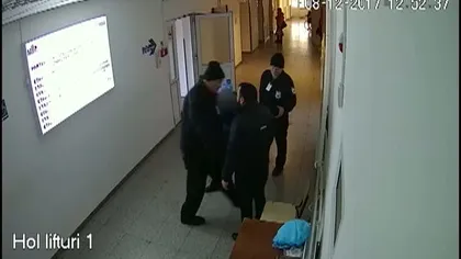 Paznicul unui spital din Botoşani, bătut de rudele unui pacient VIDEO