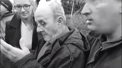 Bătrânul bătut de un protestatar sâmbătă în Piaţa Victoriei, chemat la poliţie. De ce a refuzat bărbatul să dea declaraţii