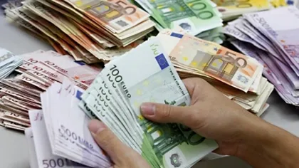 Euro scade miercuri la 4,6551 lei