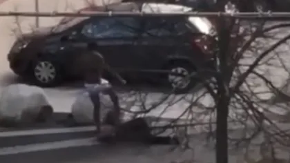 Atac înfiorător în Germania: Un african a bătut cu bestialitate o femeie bătrână în plină stradă. Motivul este necunoscut