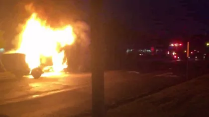 Autocar în flăcări pe DN2. O cursă de pasageri Buzău-Bucureşti a luat foc din senin VIDEO