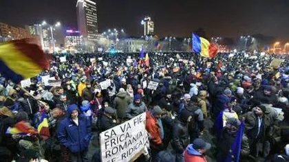 Proteste în Bucureşti şi în mai multe oraşe din ţară. Oamenii scandează 