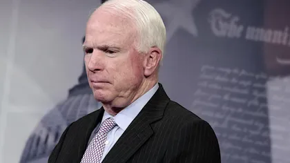 Senatorul John McCain, grav bolnav de cancer, a intrat în spital