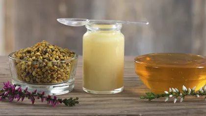 Lăptişorul de matcă şi propolisul, două produse apicole miraculoase ce pot trata peste 50 de boli