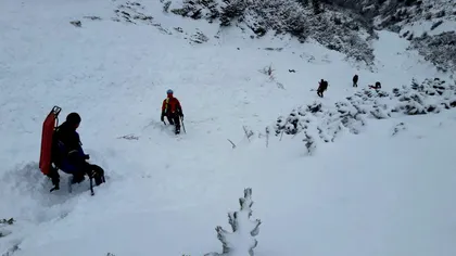 Căutarea celei de-a treia victime din Munţii Călimani a fost sistată din cauza riscului producerii de alte avalanşe