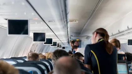 O stewardesă a fost concediată, după ce a fost filmată pe ascuns. Ce făcea A ŞOCAT pe toată lumea FOTO