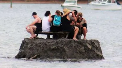 Supăraţi că nu au voie să consume alcool în public, câţiva băutori din Noua Zeelandă şi-au făcut o insulă