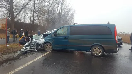 Accident grav la ieşire din Avrig. Patru maşini au fost implicate, 15 răniţi FOTO UPDATE