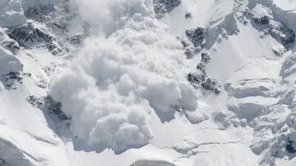 Bărbat surprins de o avalanşă în Masivul Bucegi. Salvatorii spun că este imposibil ca el să fi supravieţuit
