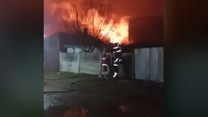 Incendiu puternic în Brăila. Trei case s-au făcut scrum