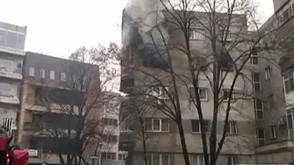 Incendiu într-un bloc din cartierul Dorobanţi.  O persoană a fost transportată la spital UPDATE