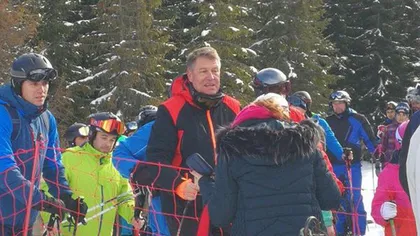 Preşedintele Klaus Iohannis, la schi în Munţii Şureanu. A stat la rând să urce cu telescaunul