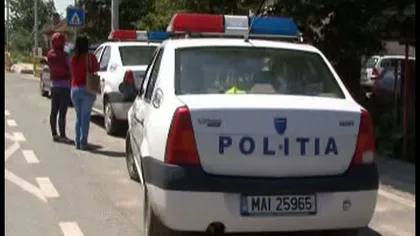 Poliţistă lovită intenţionat cu maşina de un tânăr