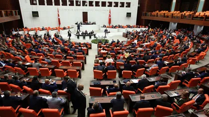 Parlamentul Turciei prelungeşte din nou starea de urgenţă cu 3 luni
