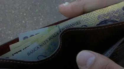 Unul din patru români se descurcă greu cu cât câştigă şi împrumută bani în fiecare lună până la următorul salariu