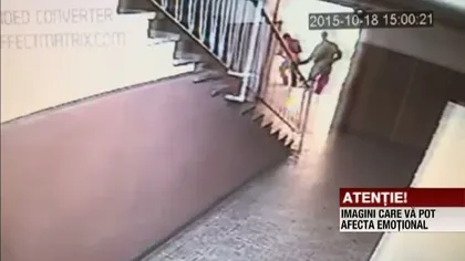 Poliţistul pedofil din Capitală, filmat când agresa alte trei FETIŢE într-o scară de bloc - VIDEO