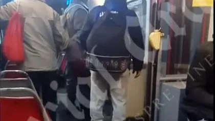 Momente de panică într-un tramvai plin cu călători, garnitura a rămas blocată pe liniile de tren