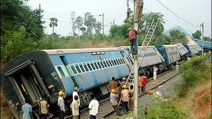 Tragedie pe calea ferată, unde un tren a deraiat. Sunt morţi şi răniţi