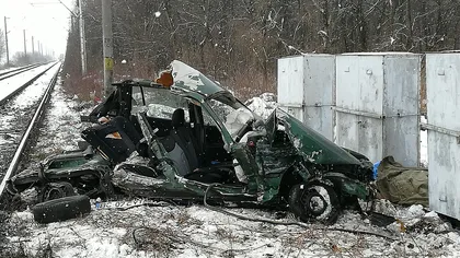 Accident feroviar la Iaşi: Două persoane au murit după ce maşina în care se aflau a fost lovită de tren