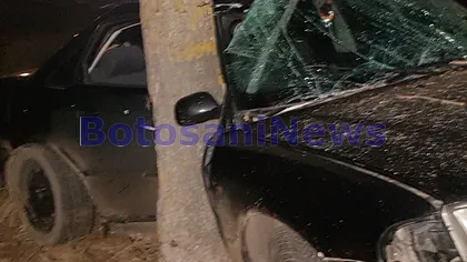 Accident în Botoşani. Două persoane au fost rănite grav, după ce au intrat cu maşina într-un copac FOTO