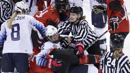 Bătaie între fete, la Olimpiadă. Canadiencele şi americancele s-au luat la pumni la sfârşitul meciului VIDEO