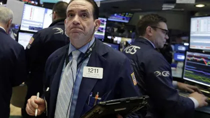 Indicele Dow Jones a înregistrat cea mai mare scădere într-o şedinţă bursieră din ultimii ani. Îngrijorări la Casa Albă