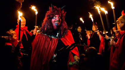 Cazul care a îngrozit lumea: A fost arsă de vie la un festival al vrăjitoarelor. Avea 18 ani