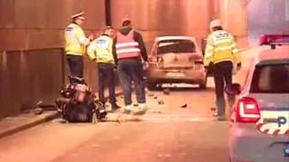 Accident grav în pasajul Obor din Capitală. Şoferul a rămas încarcerat în urma impactului violent FOTO