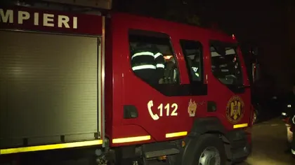Incendiu într-un bloc din Dâmboviţa: Peste 20 de persoane au fost evacuate de urgenţă