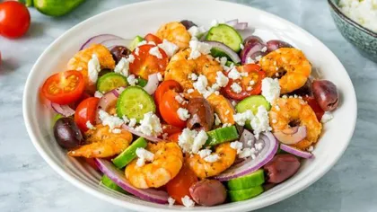 REŢETA ZILEI: Salată grecească cu creveţi