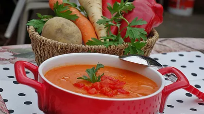 REŢETE DE POST: Supa crema de legume şi ardei copt