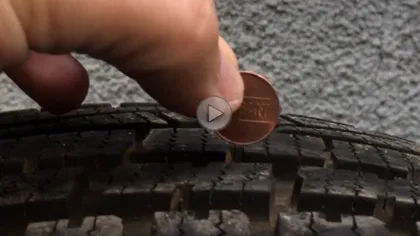Află dacă mai poţi folosi anvelopele de iarnă şi la anul. Cum faci verificarea cu o monedă de 5 bani VIDEO