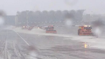 Circulaţia pe Aeroportul Henri Coandă, perturbată: Şase curse au fost anulate. Întârzierile depăşesc şi două ore