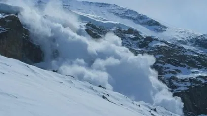 Pericol de avalanşă în Masivul Postăvarul. Pe traseele montane există riscul prăbuşirii copacilor încărcaţi cu zăpadă