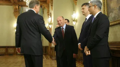 Traian Băsescu dezvăluie cum l-a ajutat pe Klaus Iohannis să rămână în campania electorală: Am sunat la SRI şi la Parchet
