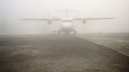Un avion care trebuia să aterizeze la Bacău, redirecţionat către Iaşi. Pasagerii altei curse au survolat oraşul timp de 45 de minute