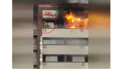 Panică într-un hotel cuprins de flăcări. Două femei au sărit de la etaj şi s-au rănit grav FOTO