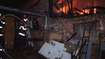 Incendiu puternic într-o localitate din Prahova. Două persoane au murit