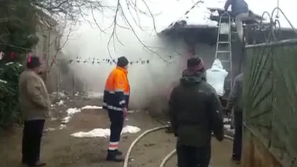 Scene dramatice într-o localitate din Mehedinţi: Un bărbat şi-a dat foc şi a murit carbonizat VIDEO