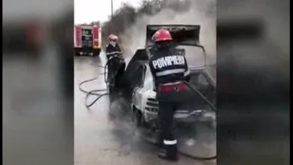 Panică în trafic: O maşină a ars ca o torţă  VIDEO
