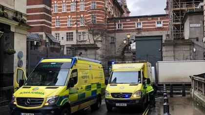 Pachet suspect la Parlamentul britanic. Două persoane au fost internate de urgenţă în spital