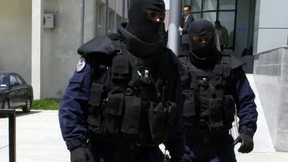 Poliţiştii fac percheziţii într-un dosar de evaziune fiscală cu prejudiciu estimat la un milion de lei
