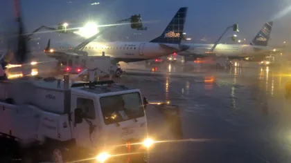 HAOS pe Aeroportul Henri Coandă. Ploaia îngheţată împiedică decolarea aeronavelor