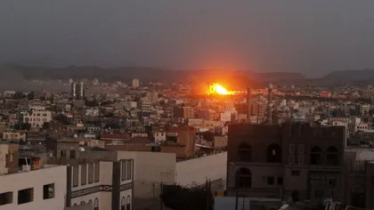Imagini spectaculoase, două avioane de luptă sunt interceptate în Yemen. Armata lansează rachete spre ele VIDEO