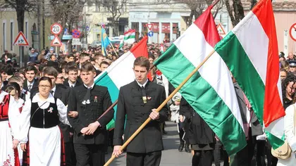 Ziua Maghiarilor de Pretutindeni: Peste 800 de persoane la procesiunea din Cluj-Napoca