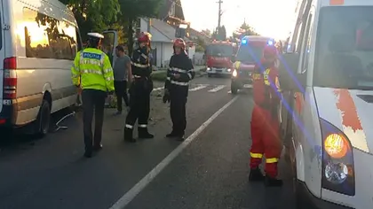 Ambulanţă lovită în trafic de o şoferiţă beată
