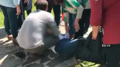 Incident la protestul medicilor. O asistentă medicală a fost preluată de o ambulanţă SMURD