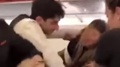 Trei tinere s-au luat la bătaie într-un avion easyJet după ce au consumat alcool VIDEO