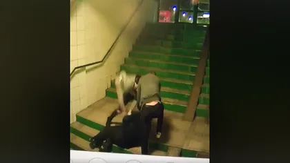 Violenţă extremă. Bătrân bătut cu sălbăticie pe scările unui pasaj din Braşov de doi tineri, care l-au lăsat inconştient