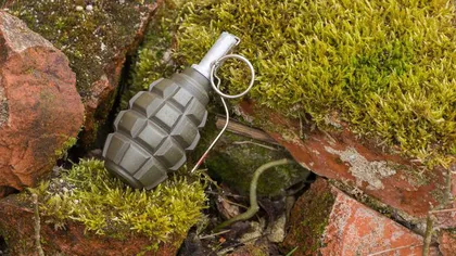 Grenadă ofensivă ridicată de pirotehnişti de pe o stradă din Hârşova